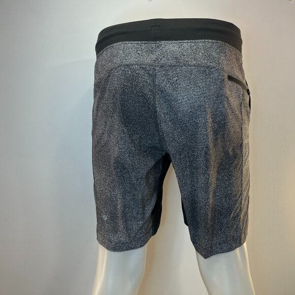 Lululemon Men's Grey Blend 9" Linerless Shorts - Size Medium - Picture 2 of 5